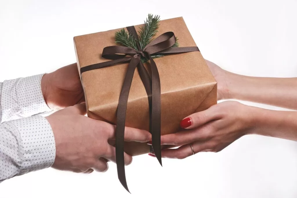 Как выбрать подарок и как его принять