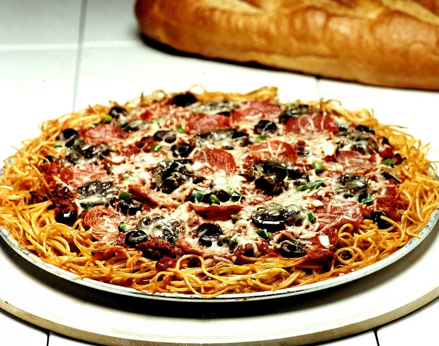 Пицца из спагетти с салями рецепт