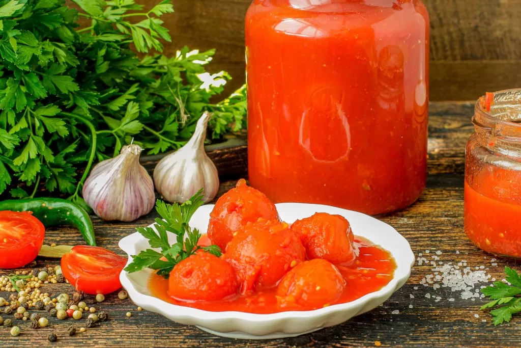 Tomaty v tomatnom soke