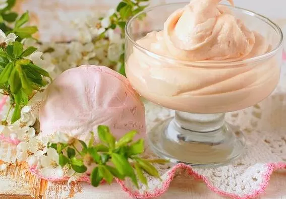 Мороженое розовое