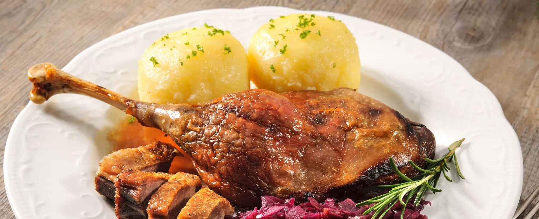 Crusty goose leg with braised red cabbage and dumplings