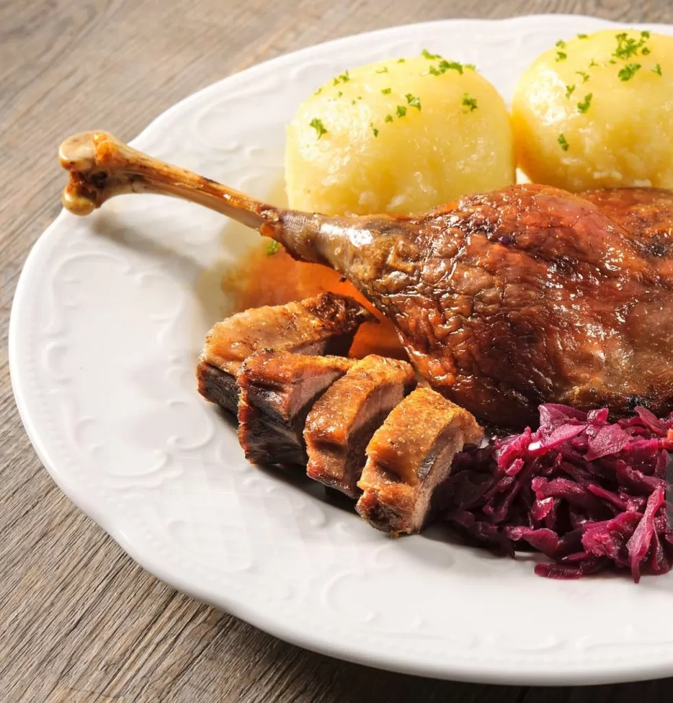 Crusty goose leg with braised red cabbage and dumplings